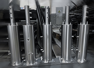 數(shù)控車(chē)床。CNC 數(shù)控銑床精密加工